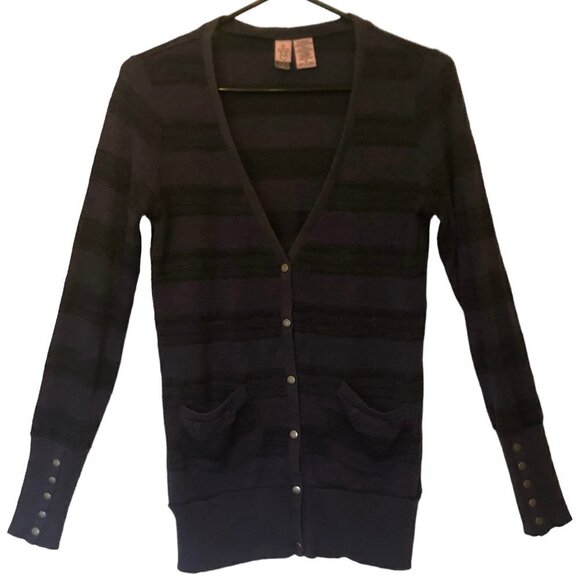 Love on a Hanger v-neck cardigan w/ pockets & snap front sz M - Picture 1 of 7